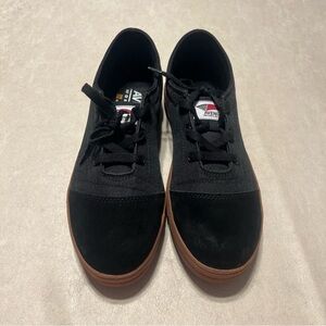 #7259. Avenger Men's Steel Toe Black Work Shoe w/Suede Toe. Size 10.